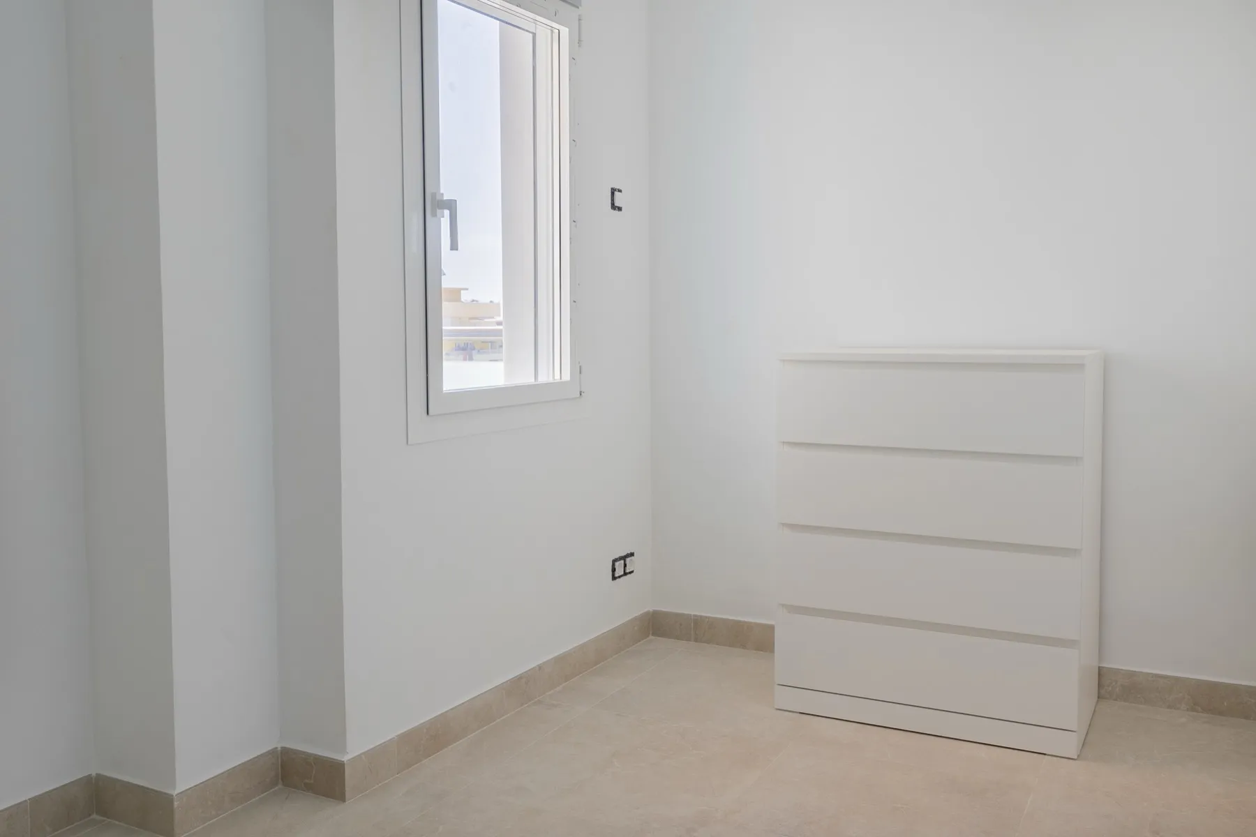 Distribución abierta salón-cocina, piso reformado en Fuengirola