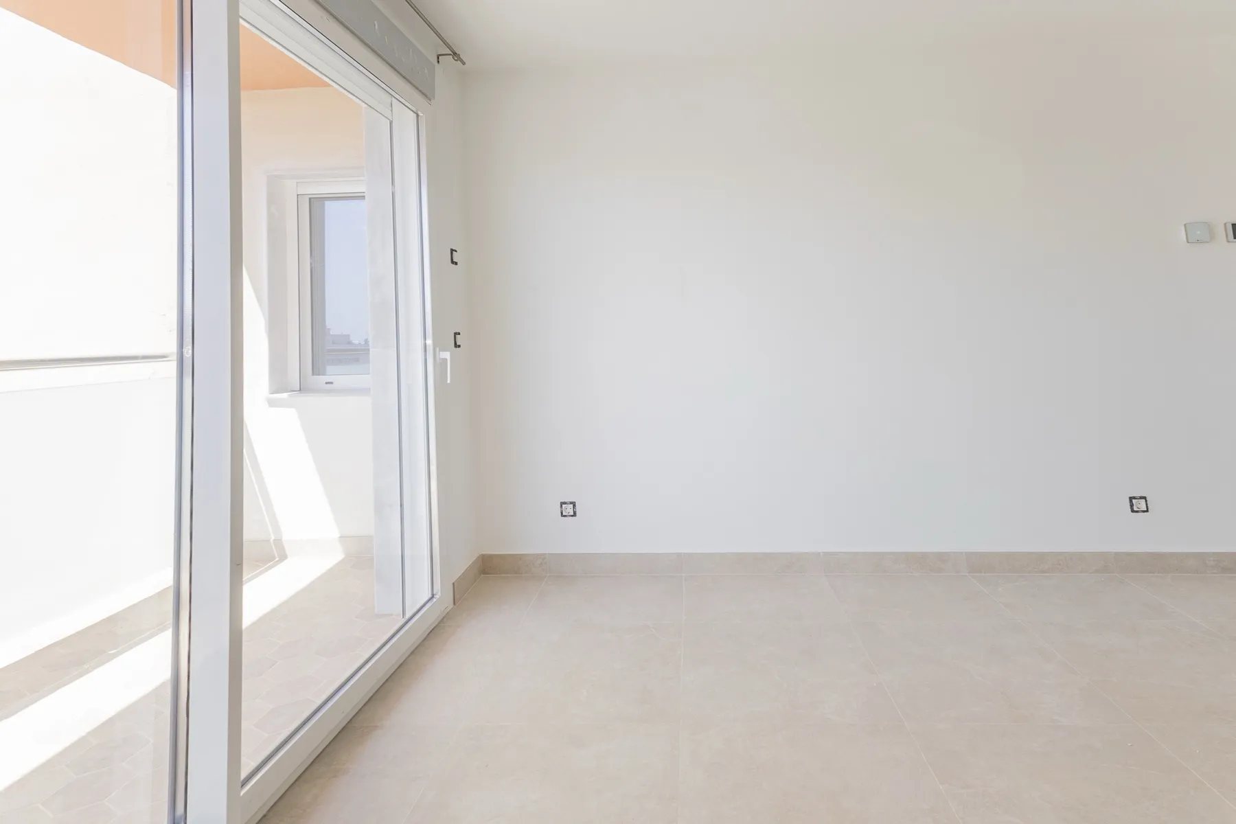 Terraza con vistas abiertas, reforma de piso en Fuengirola