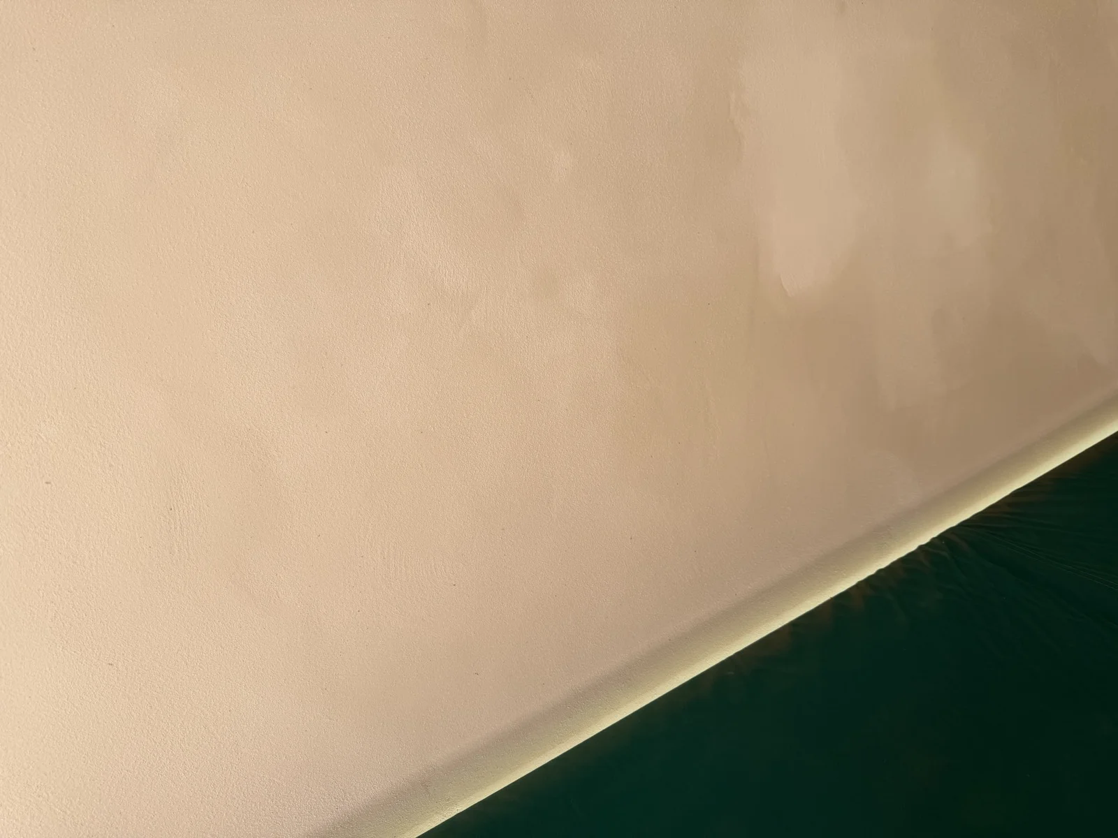 Techo de terraza reparado con revestimiento monocapa